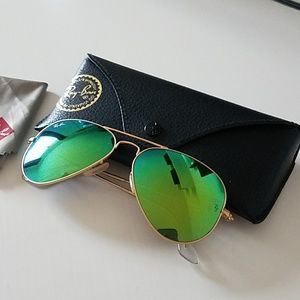 Green Ray-Ban Aviator Flash Lenses